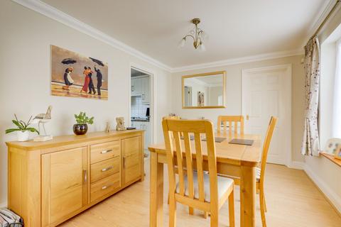 18 Curlew Crescent, Basildon, SS16 5HR