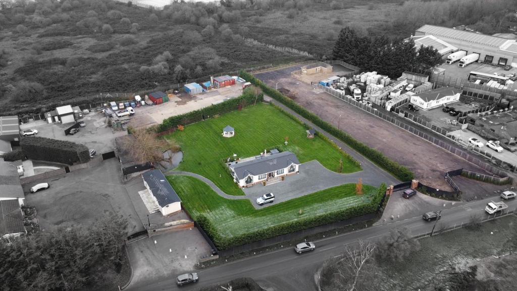 Hamlet Hill Roydon CM19 5JR 1 bed property for sale £1,600,000