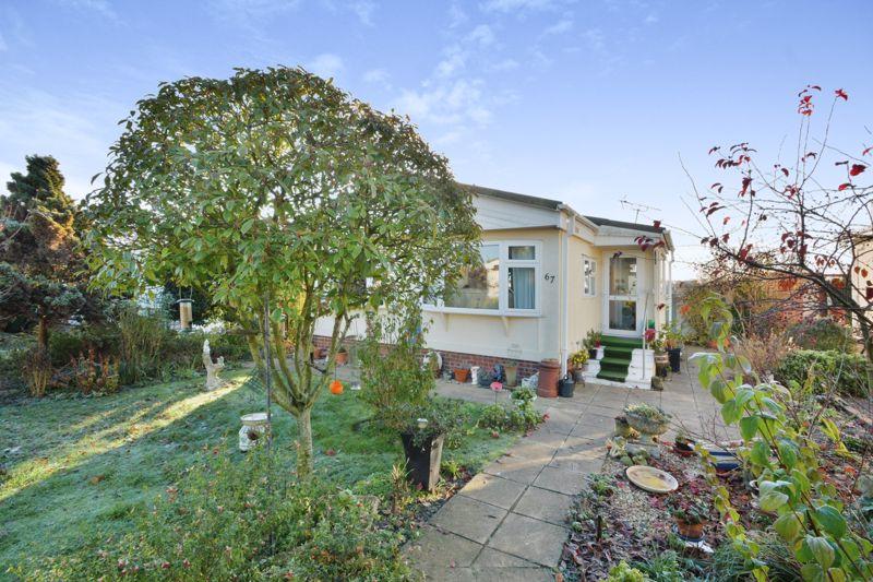 Greenacres Park, Meysey Hampton, Gloucestershire 2 bed park home for