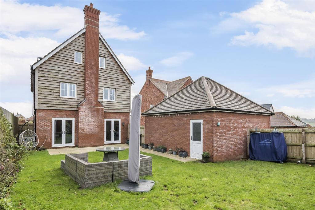 Harvest Hill, Charminster, Dorchester 5 bed detached house £650,000