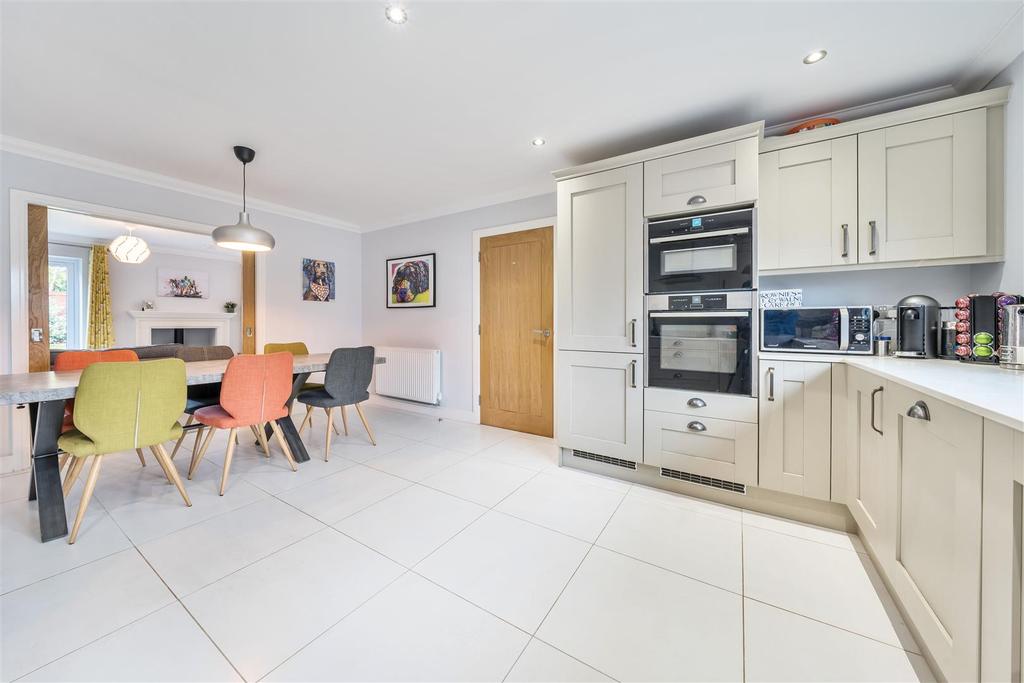 Harvest Hill, Charminster, Dorchester 5 bed detached house £650,000