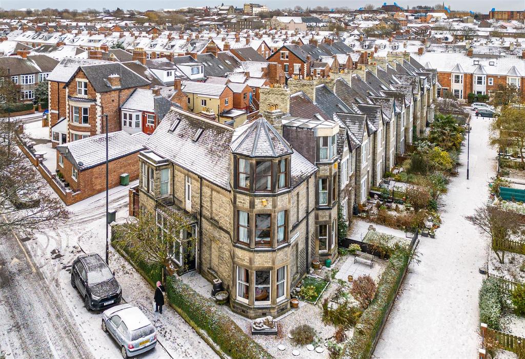 Heaton Park View, Heaton, Newcastle... 5 bed end of terrace house £