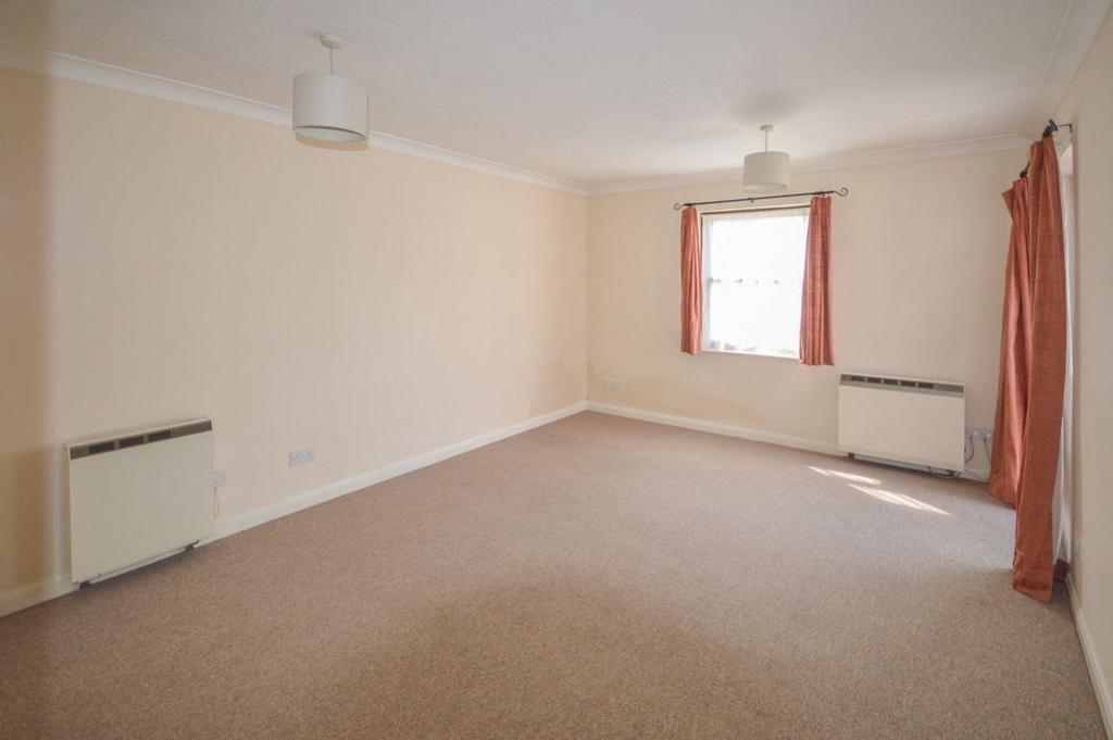 Fitzwalter Place, Dunmow 1 bed apartment £800 pcm (£185 pw)