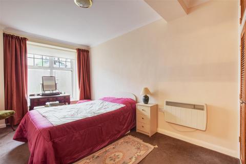 2 bedroom retirement property for sale, De La Warr Parade, Bexhill-On-Sea