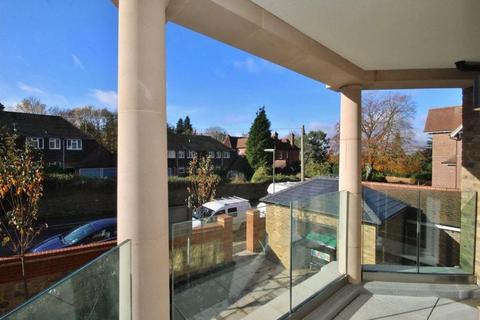 2 bedroom flat to rent, Welland House, Guildford, GU1