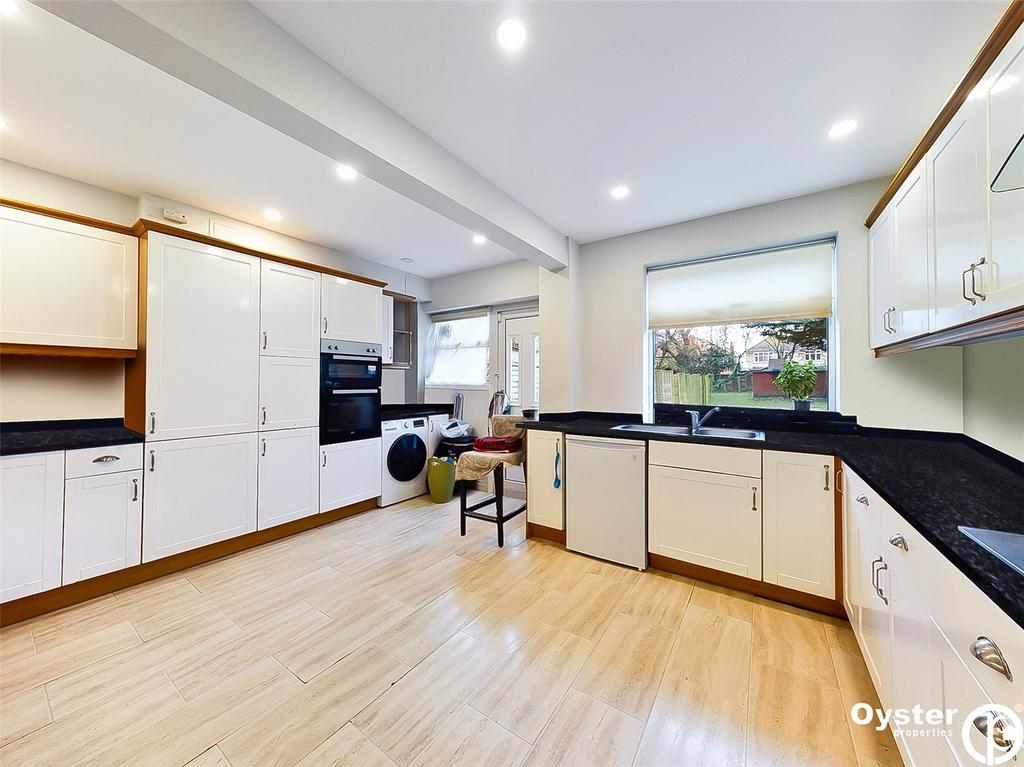 Kings Way, Harrow, HA1 6 bed detached house £800,000