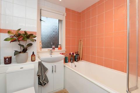 46/4 Captains Drive, Edinburgh, EH16 6QL