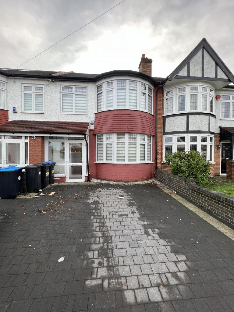 3 Bedroom House For Rent in Bury Street 3 bed terraced house £2,100