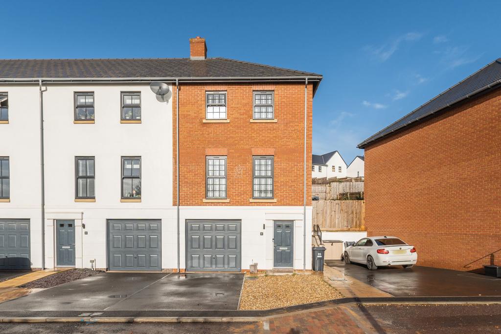 Tarka Way, Crediton, EX17 3 bed end of terrace house £335,000