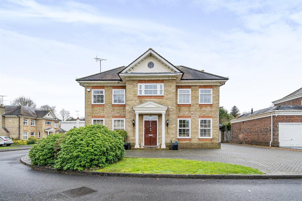 Devonshire Park, Reading, RG2 5 bed detached house £2,750 pcm (£635 pw)