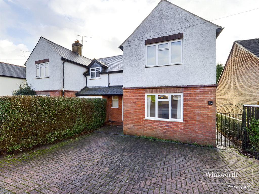 Cambridge Road, Crowthorne... 2 bed semidetached house £1,350 pcm (£