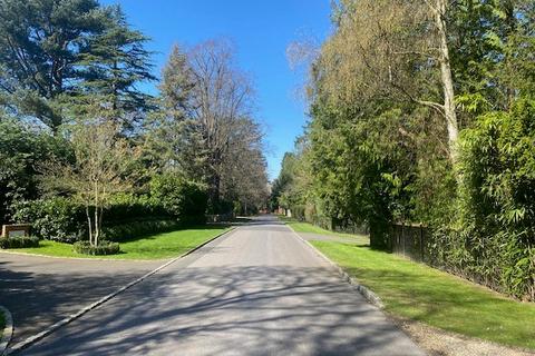 Bearsland Queens Drive, Oxshott, Leatherhead, KT22 0PF
