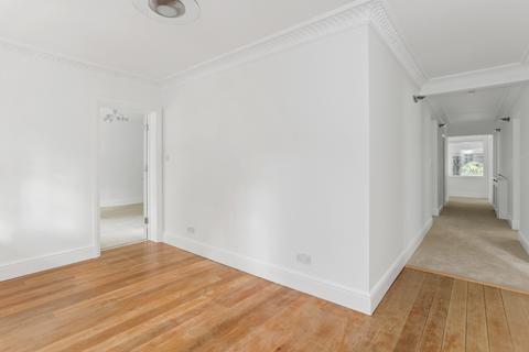 Bearsland Queens Drive, Oxshott, Leatherhead, KT22 0PF