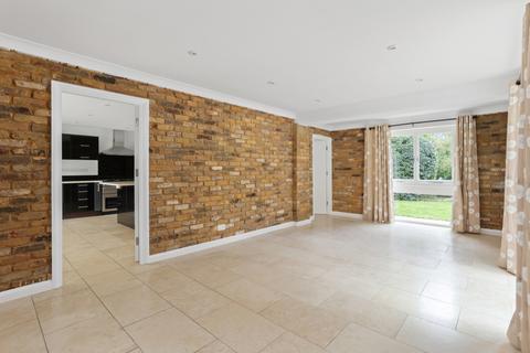 Bearsland Queens Drive, Oxshott, Leatherhead, KT22 0PF