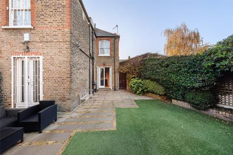 3 bedroom end of terrace house for sale - Valetta Road, London