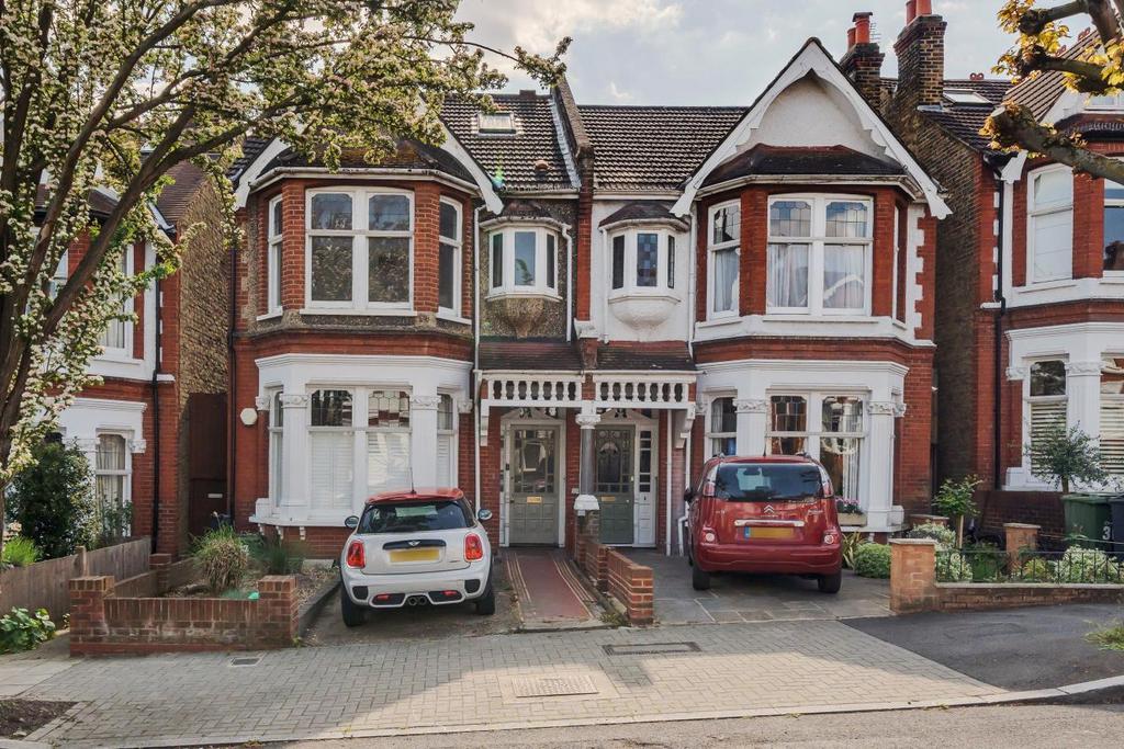 Copley Park, Streatham 2 bed flat for sale £500,000