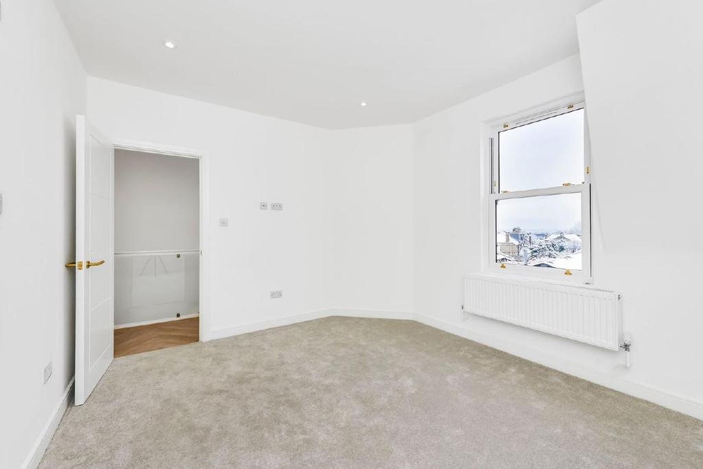 Streatham High Road, Streatham 1 bed flat £375,000