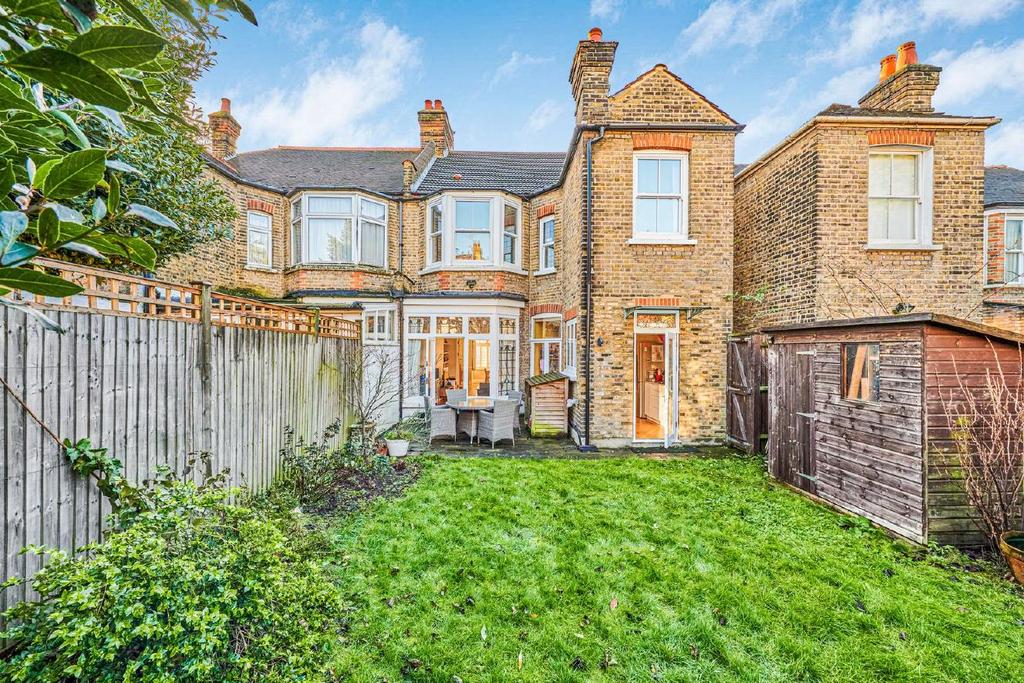 Cricklade Avenue, Streatham 4 bed semidetached house £900,000