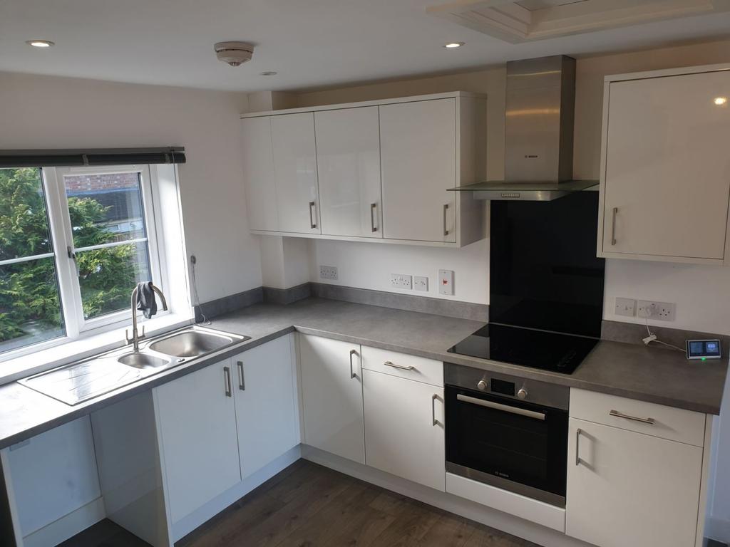 St Lawrence Court, Long Buckby, Northampton NN6 7RX 1 bed flat £600
