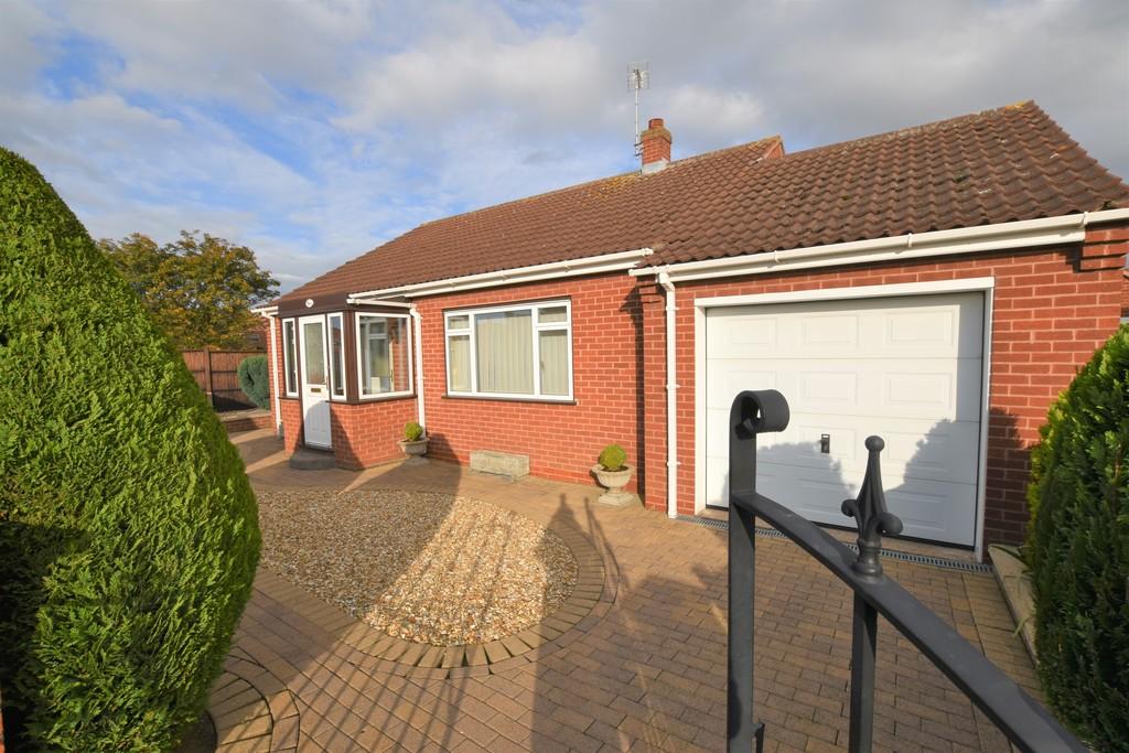 The Hemplands, Collingham 2 bed detached bungalow £850 pcm (£196 pw)