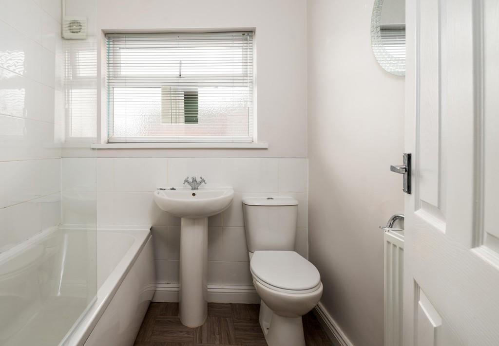 17-Highfield-Avenue-Grimsby-12
