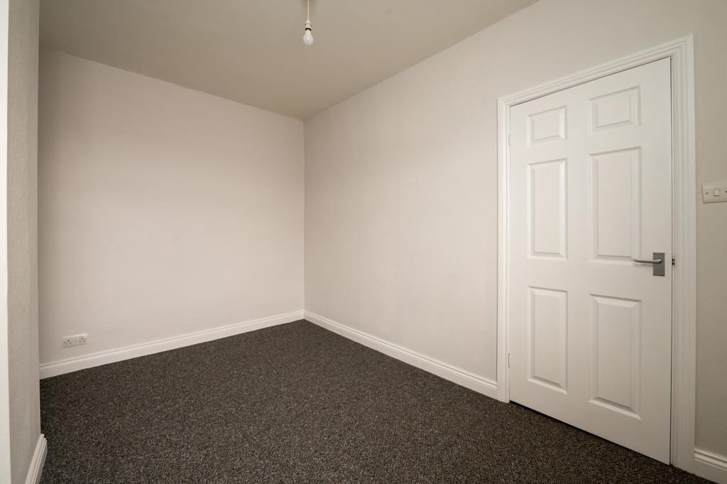 17-Highfield-Avenue-Grimsby-18