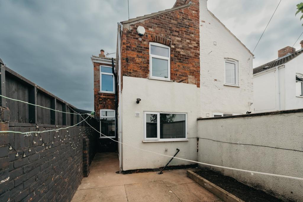 17-Highfield-Avenue-Grimsby-27
