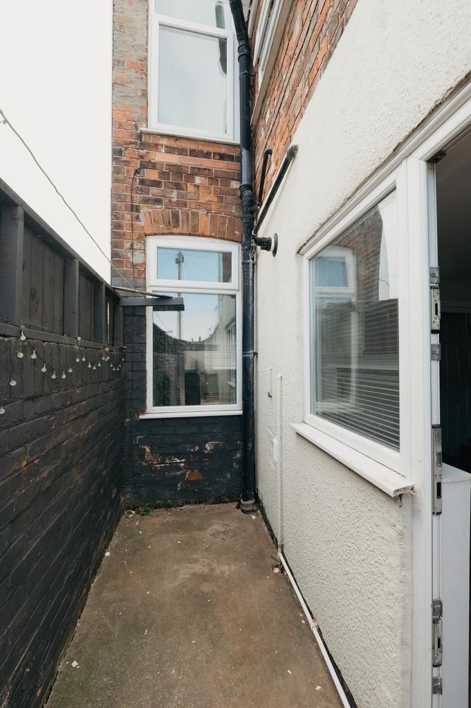 17-Highfield-Avenue-Grimsby-28