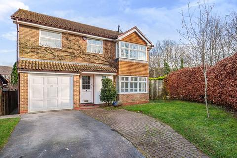 5 bedroom detached house for sale, Country walks nearby - Racecourse area, Alton
