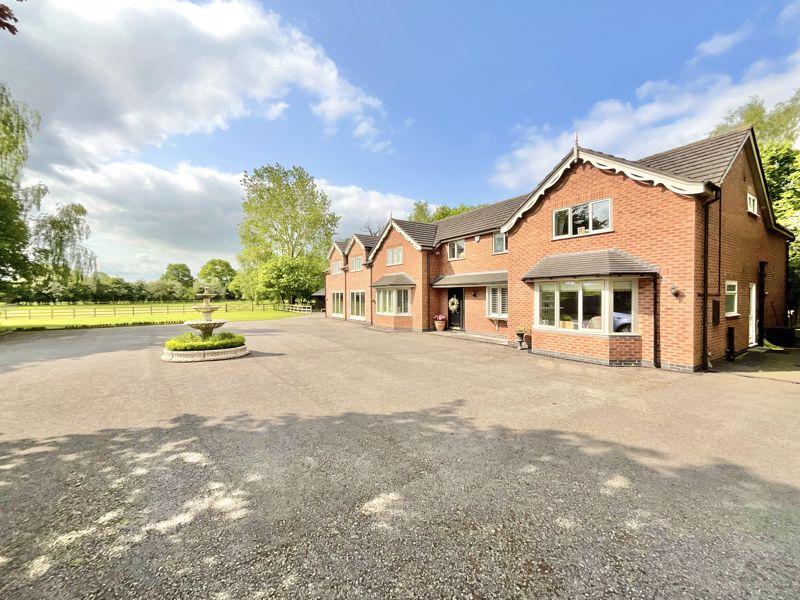 Moorfields, Willaston, Cheshire 6 bed detached house for sale £945,000