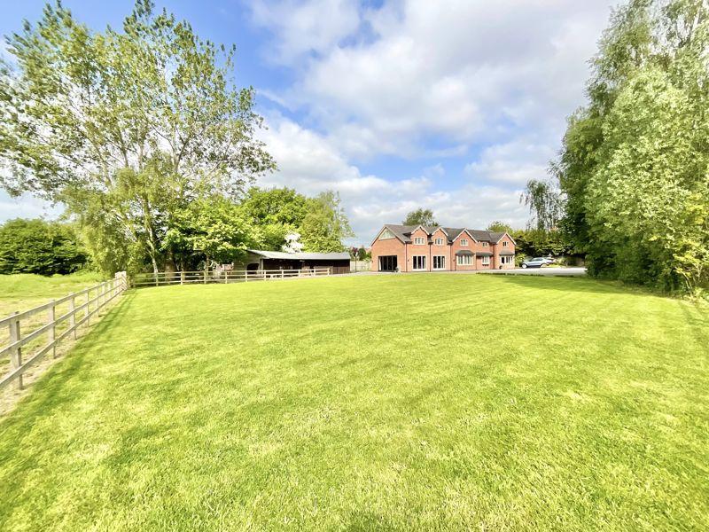 Moorfields, Willaston, Cheshire 6 bed detached house for sale £945,000
