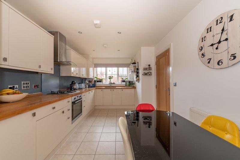 Nassau Drive, Crowborough 4 bed semidetached house for sale £550,000