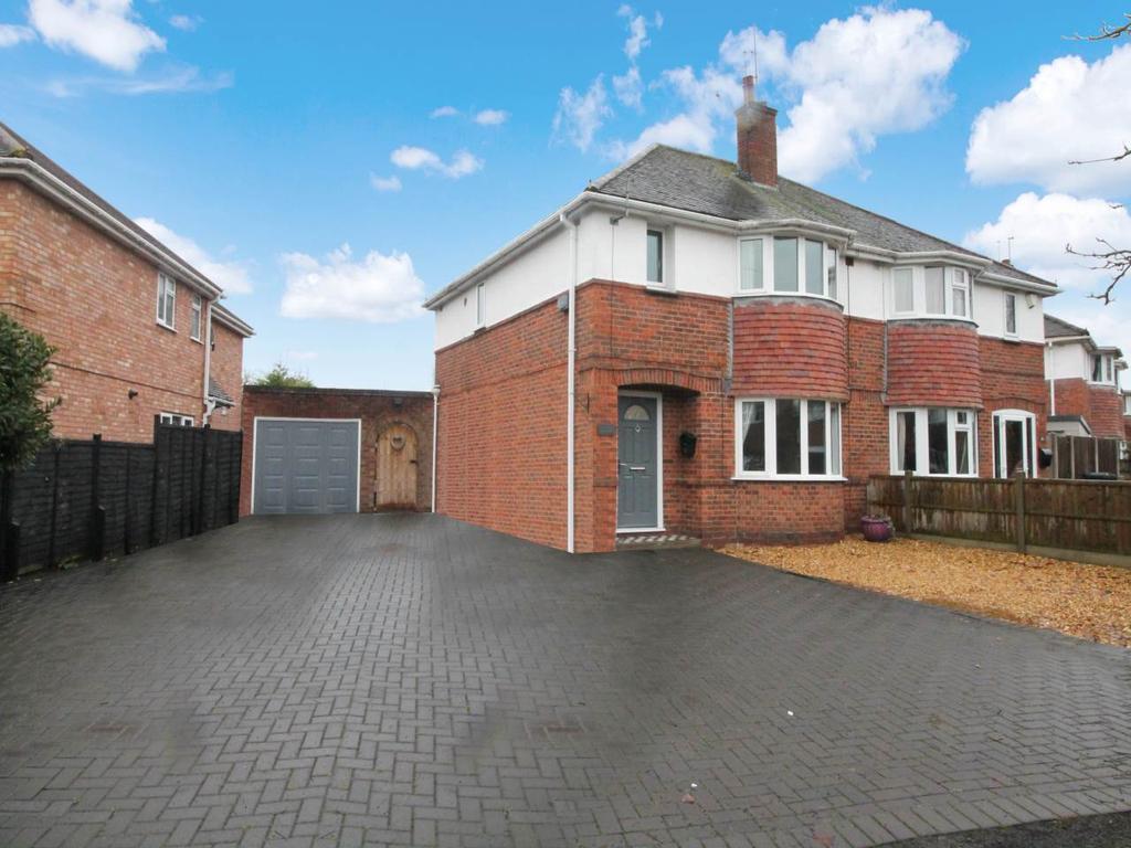 Woodstock Road, Worcester... 3 bed house £1,200 pcm (£277 pw)