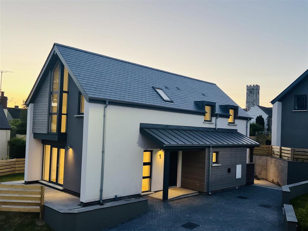 Ash Grove Gardens, St. Florence, Tenby, Pembrokeshire SA70 3 bed