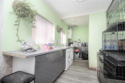 3 bedroom end of terrace house for sale - 12th Avenue, Hull