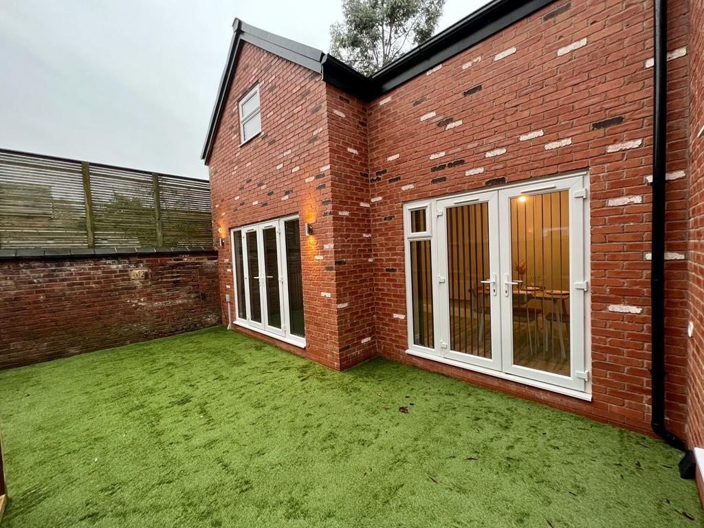 Coach House, Ellesmere Road... 2 bed house £1,590 pcm (£367 pw)