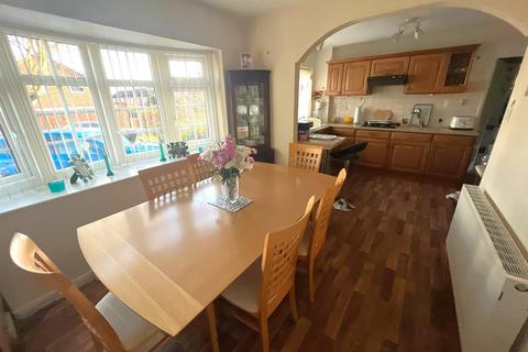 4 bedroom house for sale, St. Nicholas Drive, Hornsea