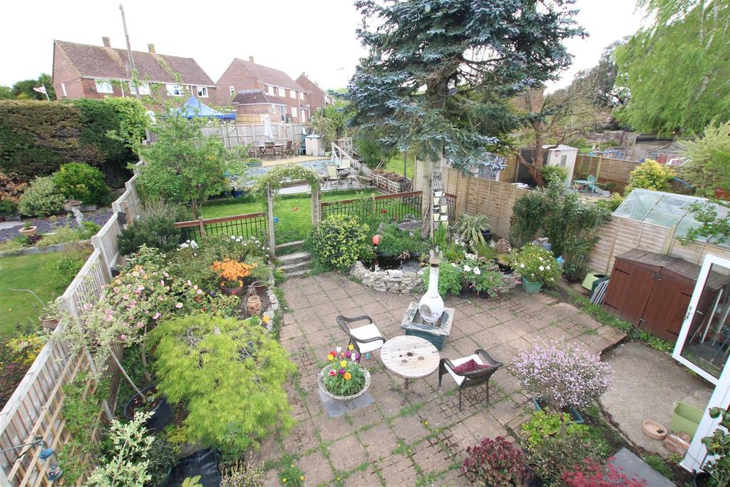 East Drive, Eastleigh 3 bed semidetached house £350,000