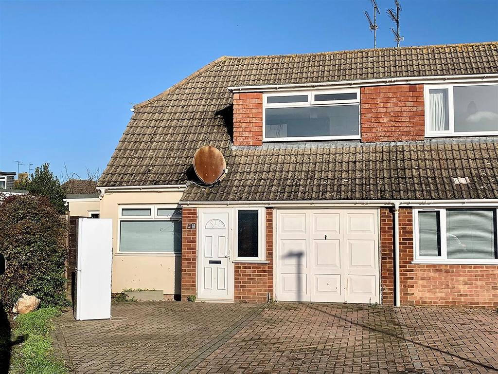 Juniper Close, Coleview, Swindon 3 bed semidetached house for sale £