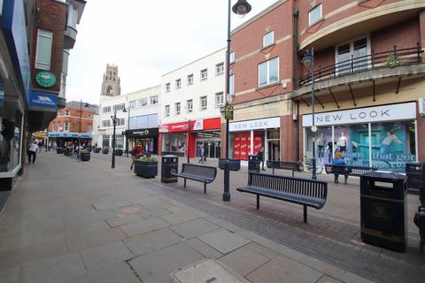 Retail property (high street) to rent, Strait Bargate, Boston