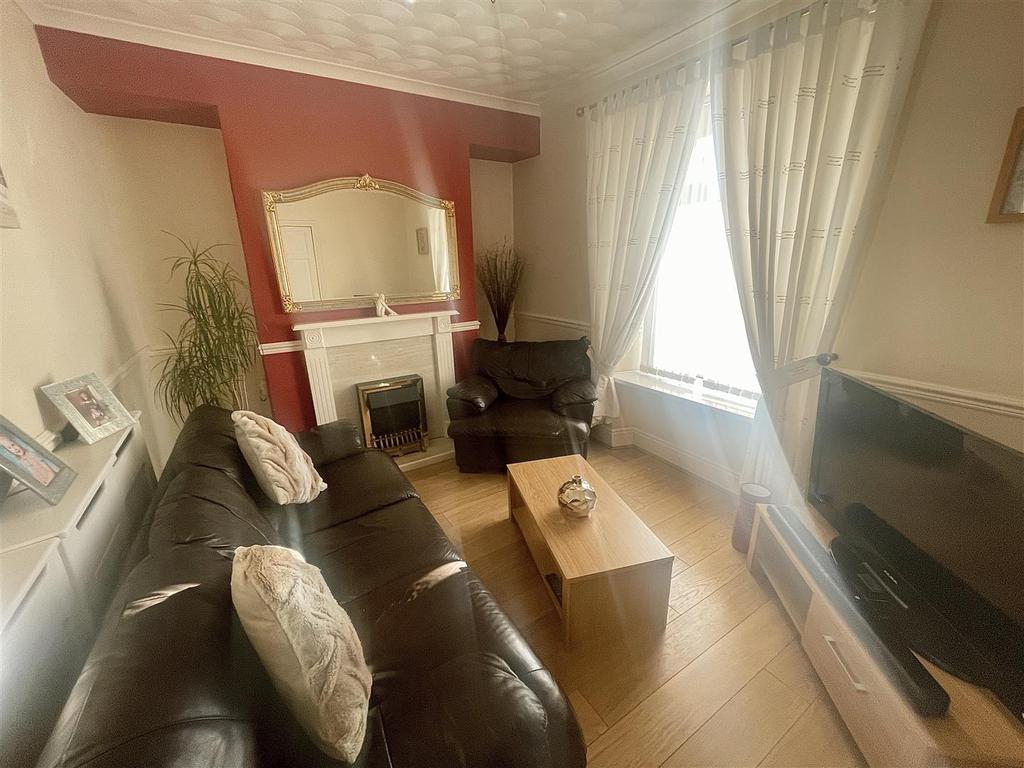 Caemawr Road, Morriston, Swansea 3 bed semidetached house £170,000