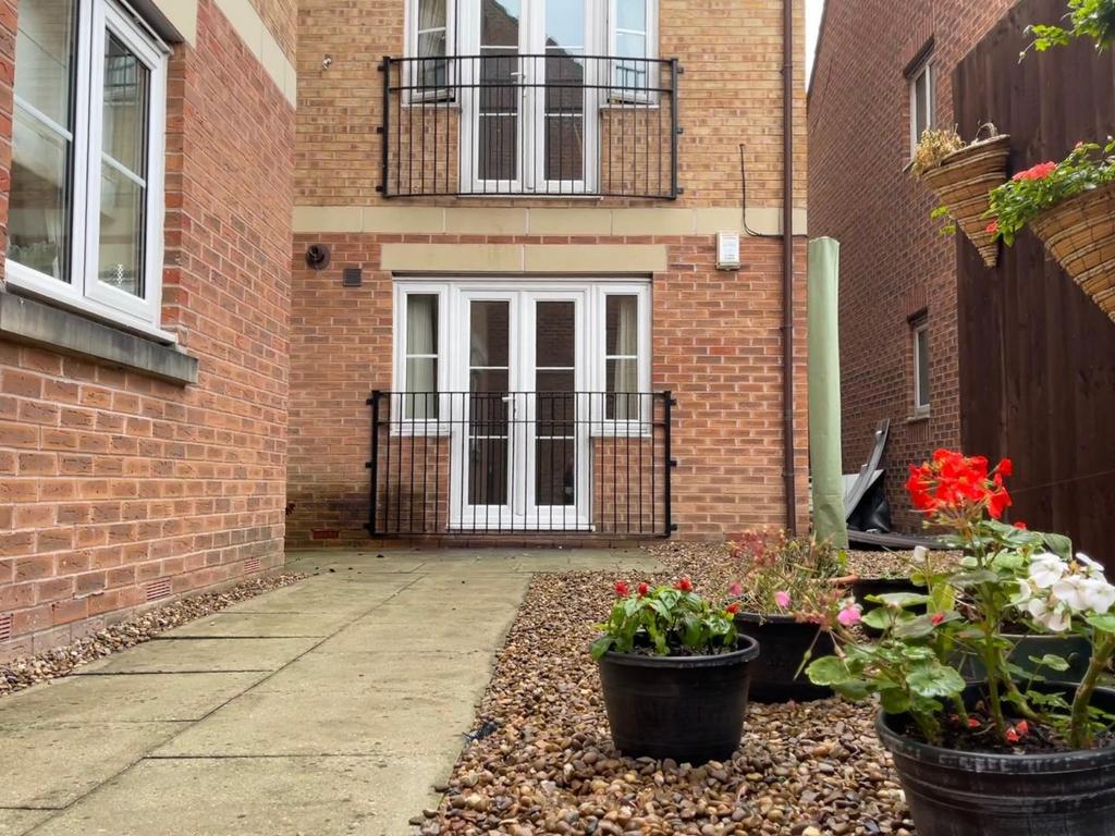 Radulf Gardens, Liversedge 2 bed apartment £625 pcm (£144 pw)