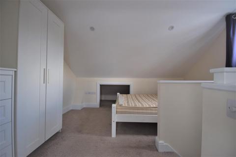 5 bedroom end of terrace house to rent - Markenfield Road, Guildford