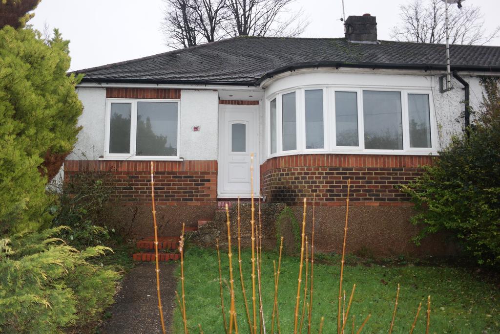 Grand Avenue, Hassocks BN6 2 bed semidetached house £1,349 pcm (£311 pw)