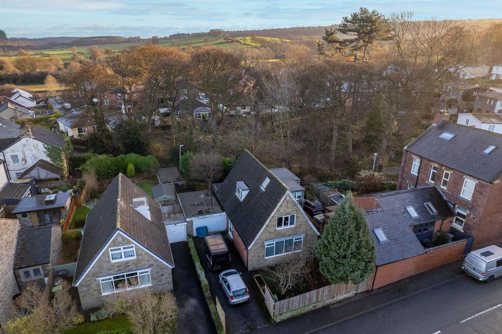 Long Lane, Clayton West, HD8 9PR 4 bed detached house for sale £370,000