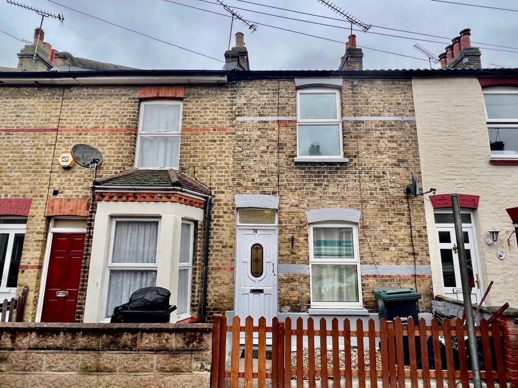Nelson Road, Northfleet, Gravesend... 2 bed terraced house £1,200 pcm