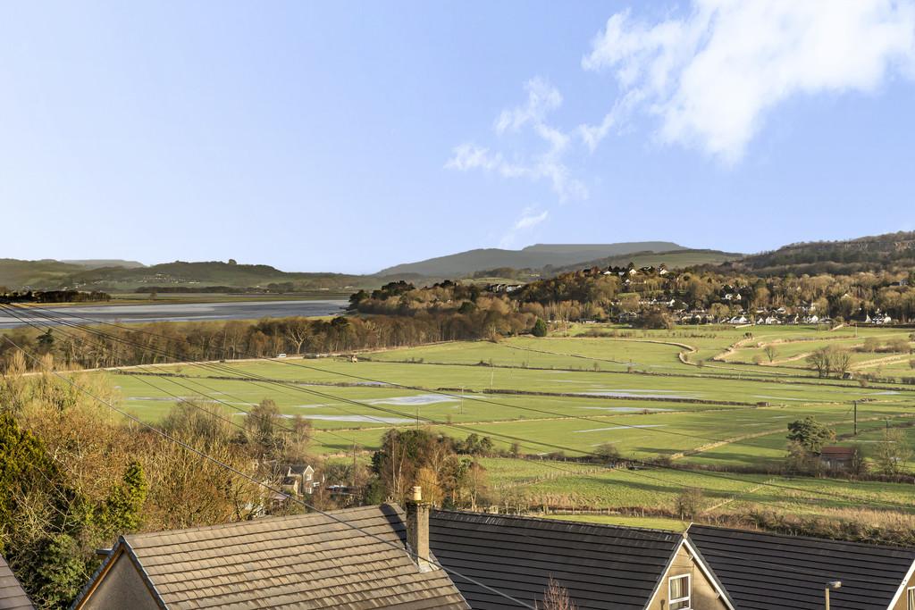 11 Plantation Grove, Arnside, Cumbria, LA5 0HY 3 bed detached bungalow