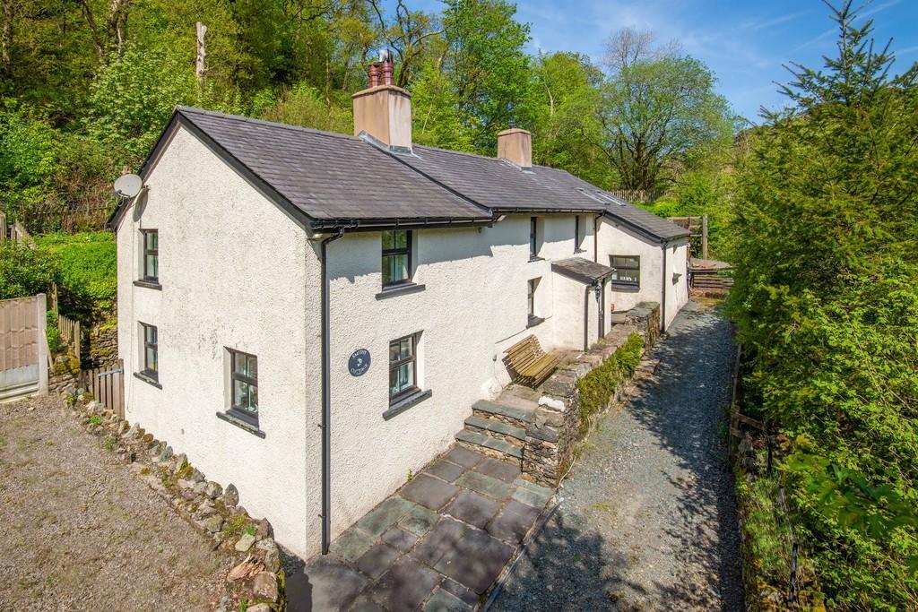 Smithy Cottage, Thirlmere, Keswick, Cumbria, CA12 4TG 4 bed cottage for