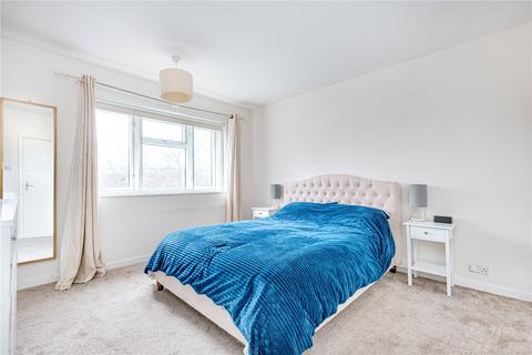 3 bedroom flat to rent, The Willoughbys, East Sheen, London