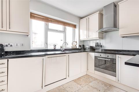 3 bedroom flat to rent, The Willoughbys, East Sheen, London